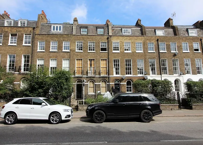 1 Bedroom Chic Flat By Hostarahomes, Sleeps Up To 4, Full Apartment, Central London Location
